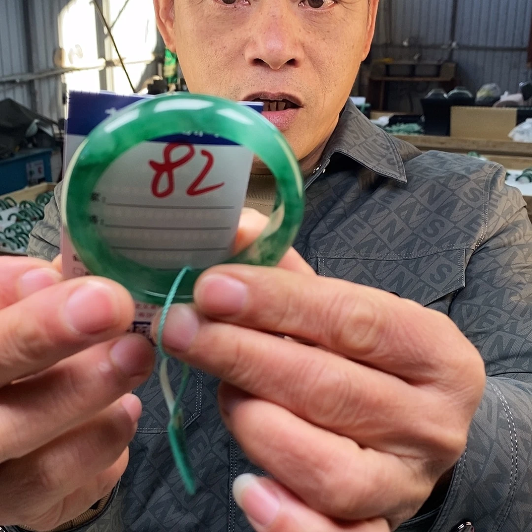 石英质玉（非洲翠）未镶嵌手镯