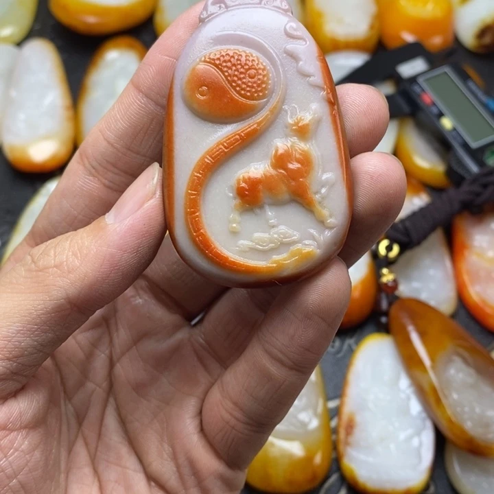 状***涮和田玉未镶嵌颈饰