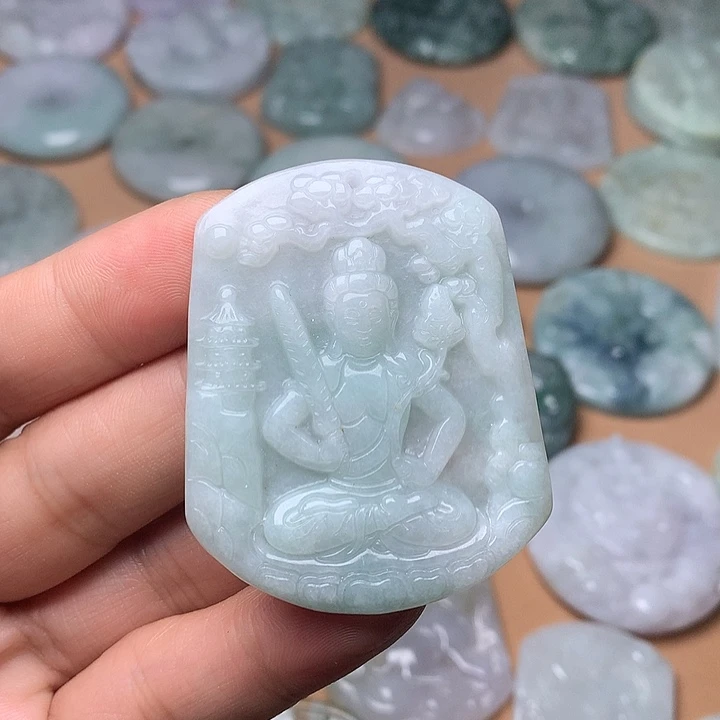 翡翠未镶嵌颈饰虚空