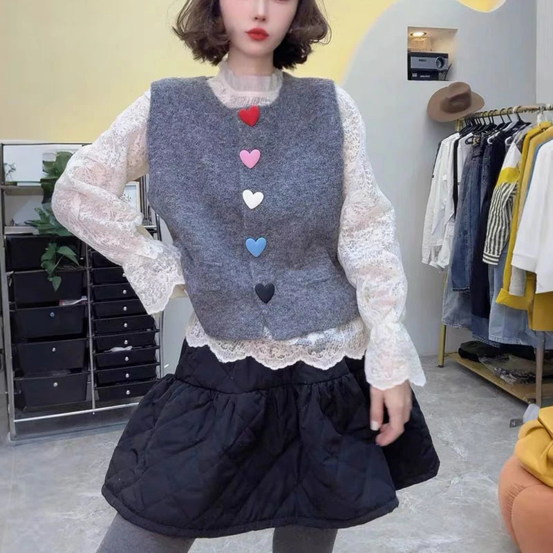 爱心纽扣小香风马甲叠穿时尚无袖洋气百搭春秋针织衫背心减龄毛衣