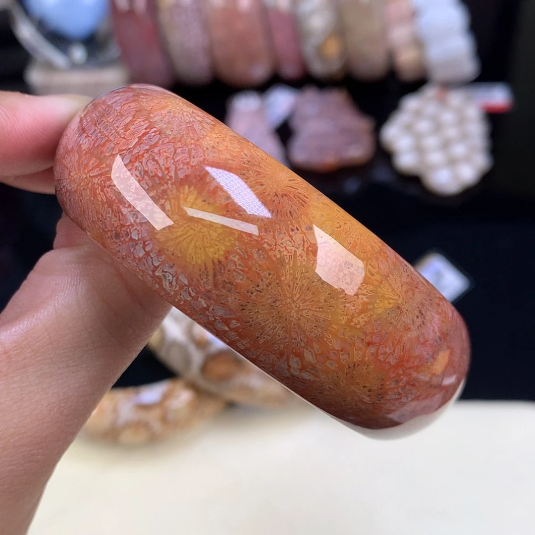 【闪购商品】颈饰未镶嵌硅化珊瑚（珊瑚玉）4号精美手镯57.9圈