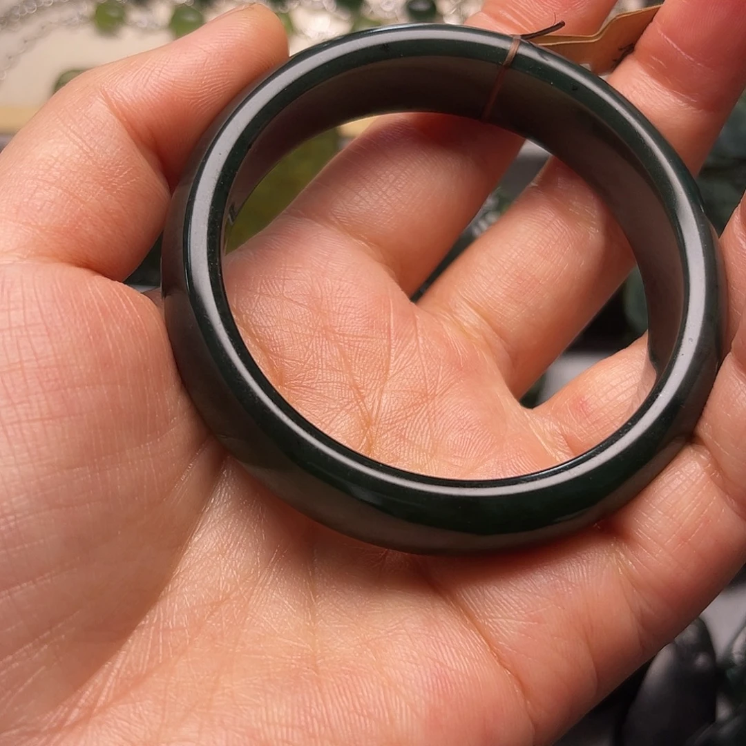 吃***兔蛇纹石玉未镶嵌颈饰