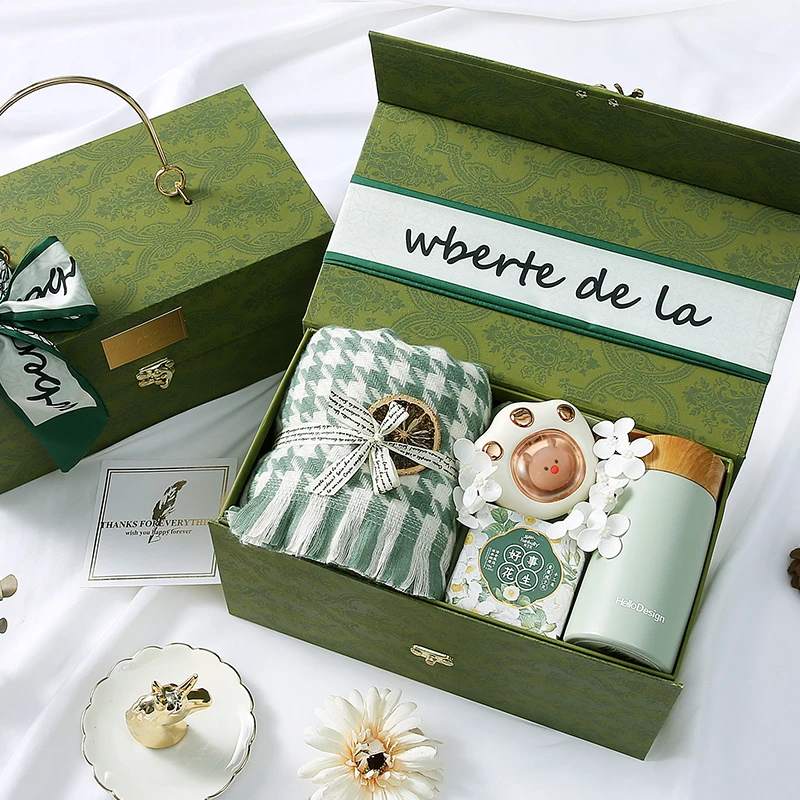 圣诞节生日礼物女生送闺蜜实用的小众高级感围巾礼盒伴手礼女伴娘