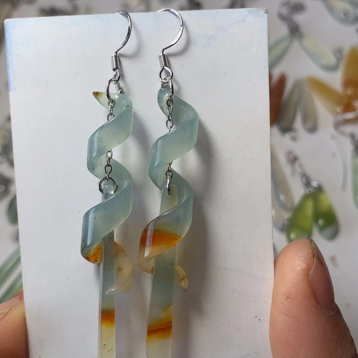 蛇纹石玉未镶嵌耳环