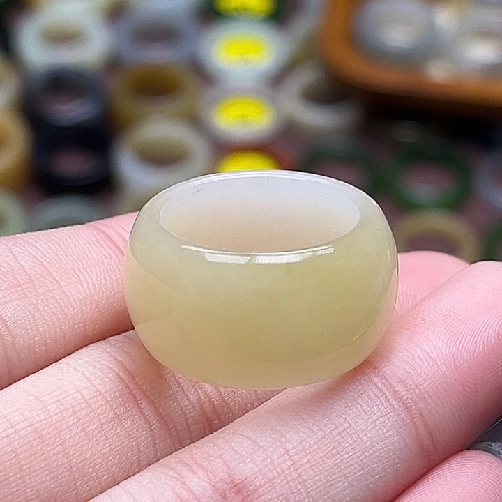 和田玉未镶嵌戒指17.9蜂蜜水