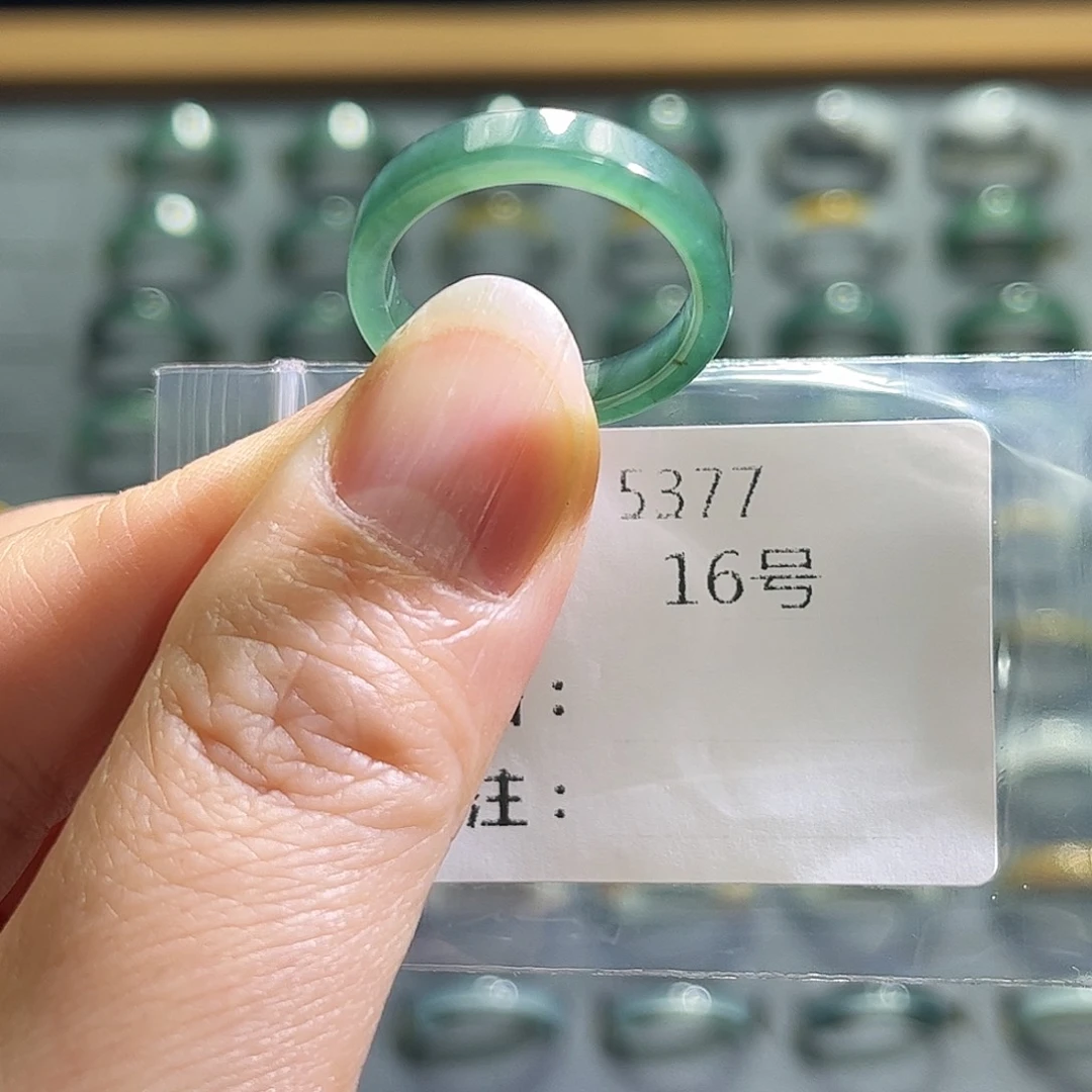 翡翠未镶嵌戒指5377。