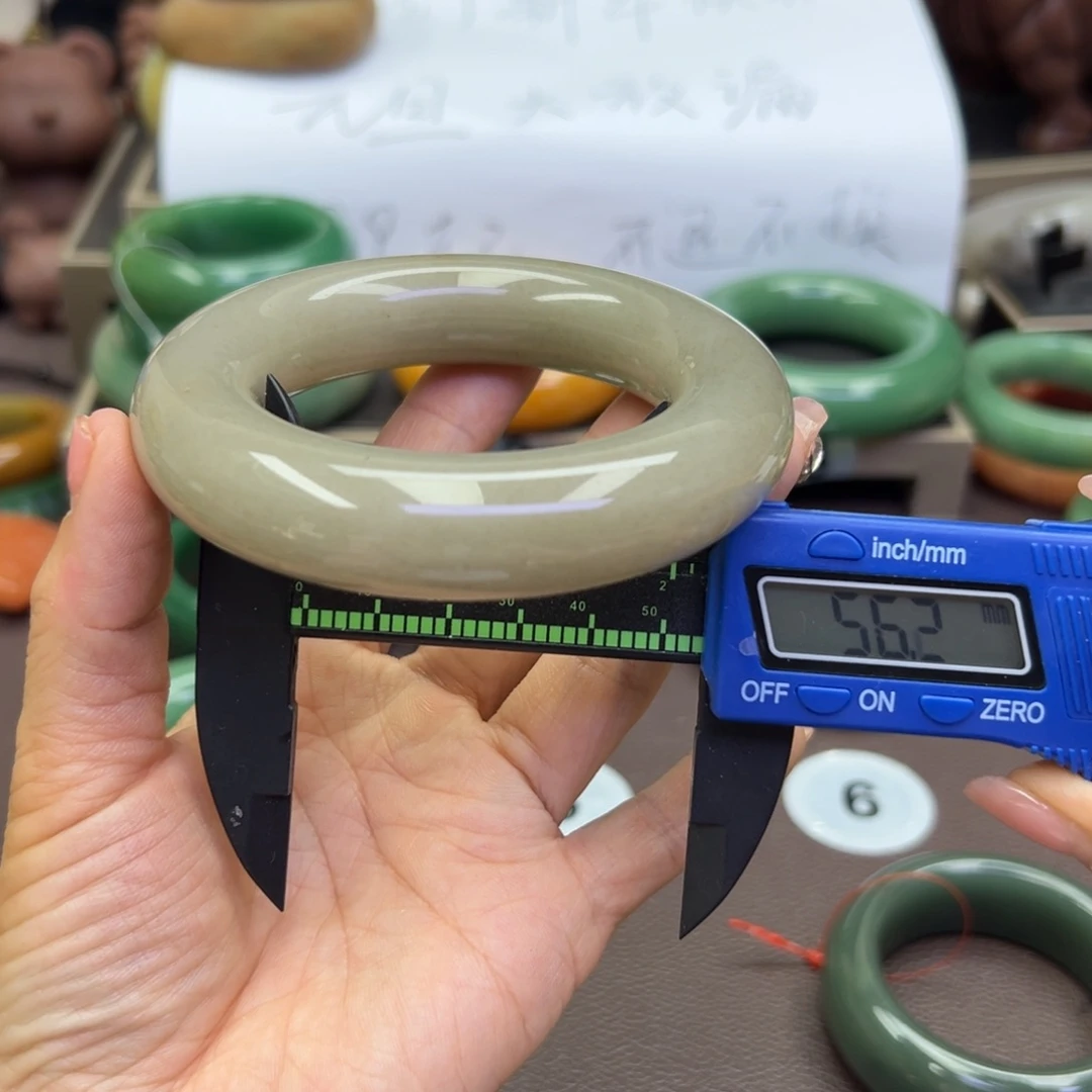 未镶嵌手镯石英岩玉