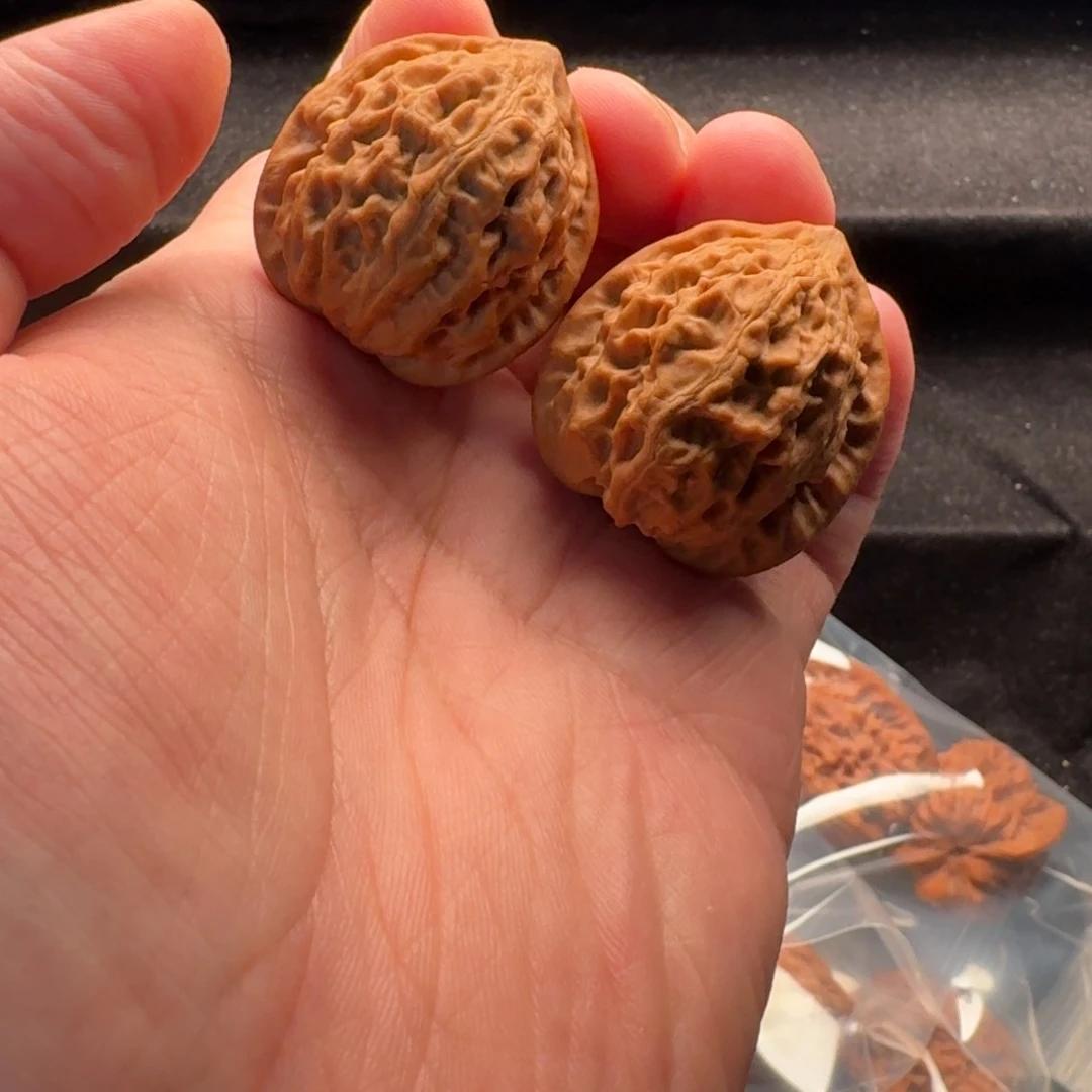 文玩核桃吊坠32金牛