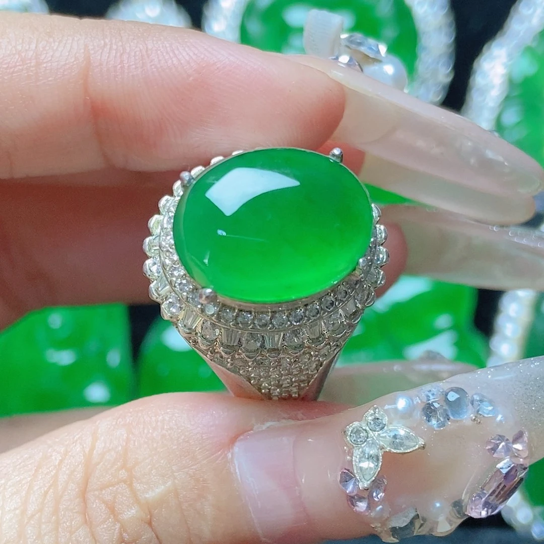 颈饰未镶嵌翡翠