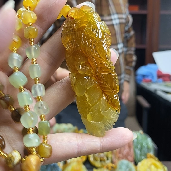 蛇纹石玉未镶嵌颈饰