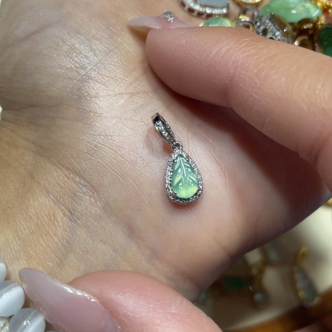 【闪购商品】翡翠吊坠(不含链)18K金镶嵌