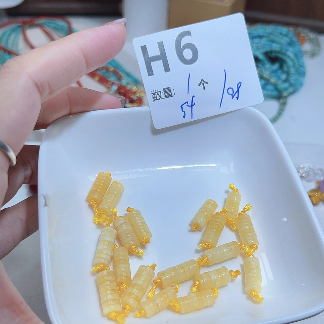 蜜蜡未镶嵌珠宝奇石H6。
