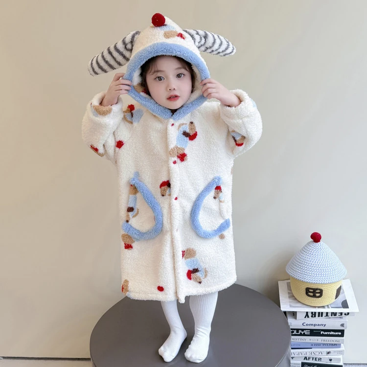 高品质女童睡袍连帽秋冬季中长款女孩宝宝儿童法兰绒浴袍吸水速干