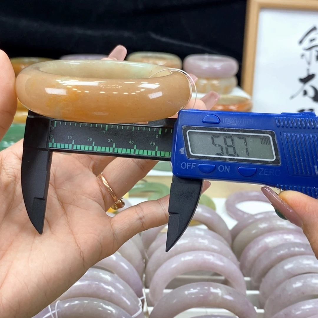 石英岩玉手镯未镶嵌