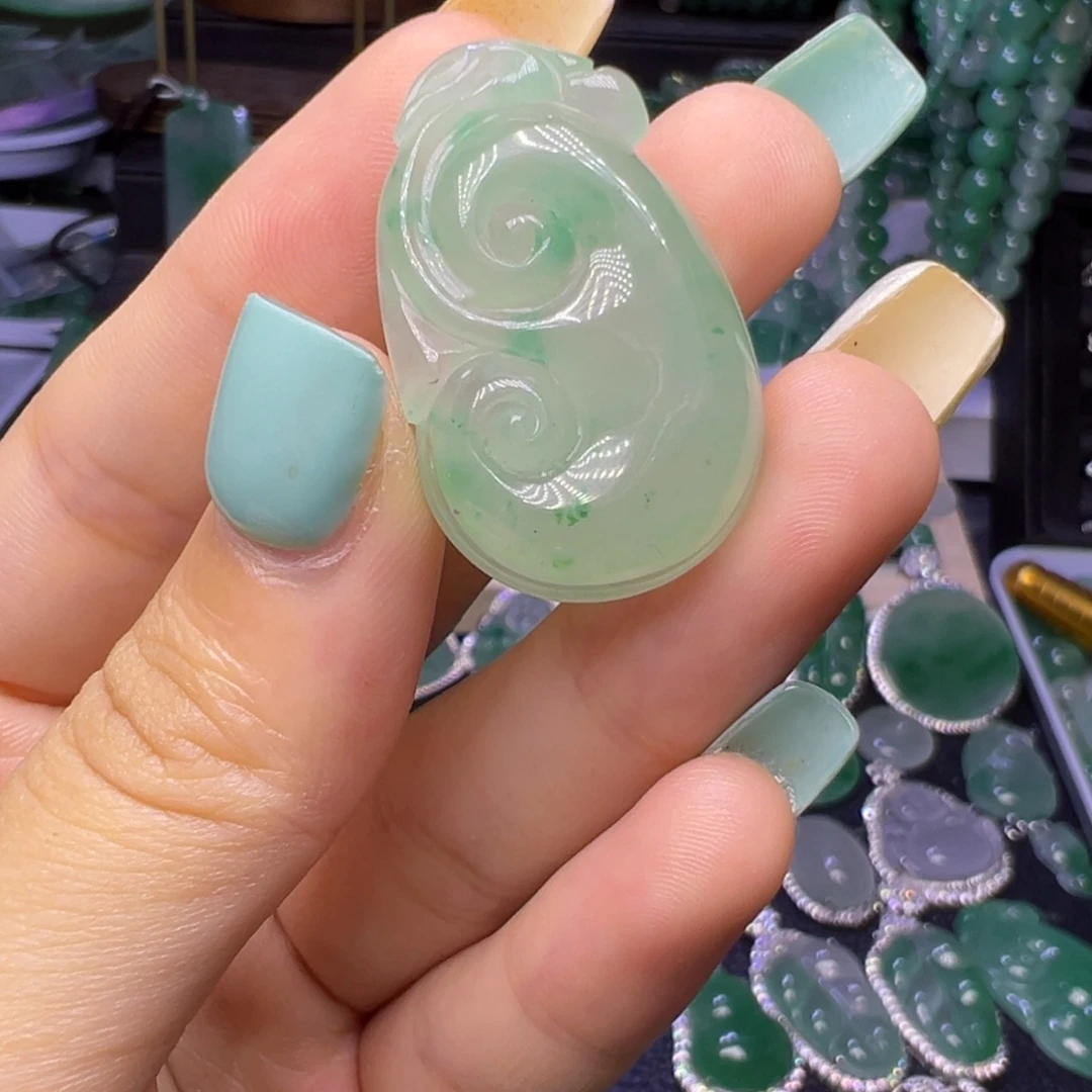 石英质玉（非洲翠）未镶嵌颈饰