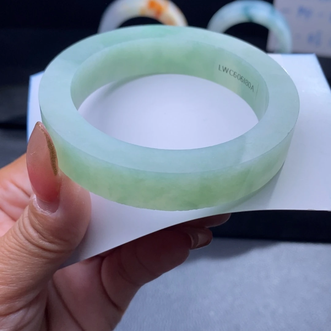 定制翡翠未镶嵌翡翠手镯