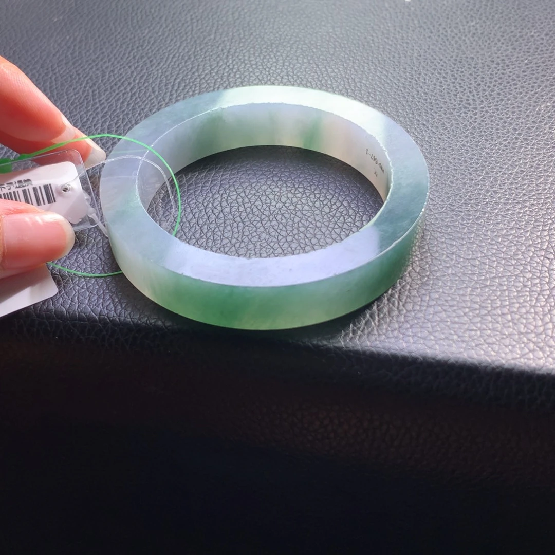 未镶嵌翡翠手镯定制翡翠