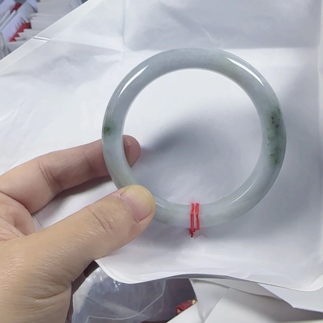 翡翠手镯未镶嵌轶*i