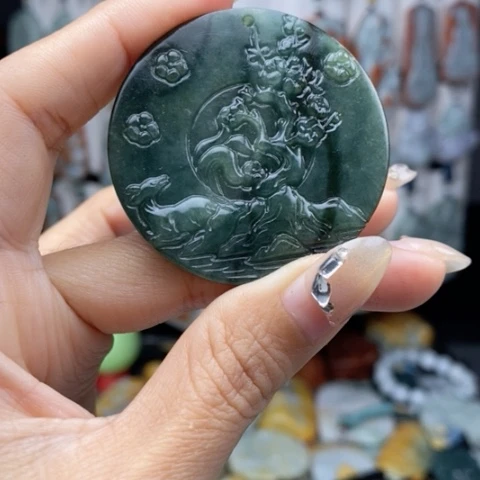 翡翠颈饰未镶嵌翡翠