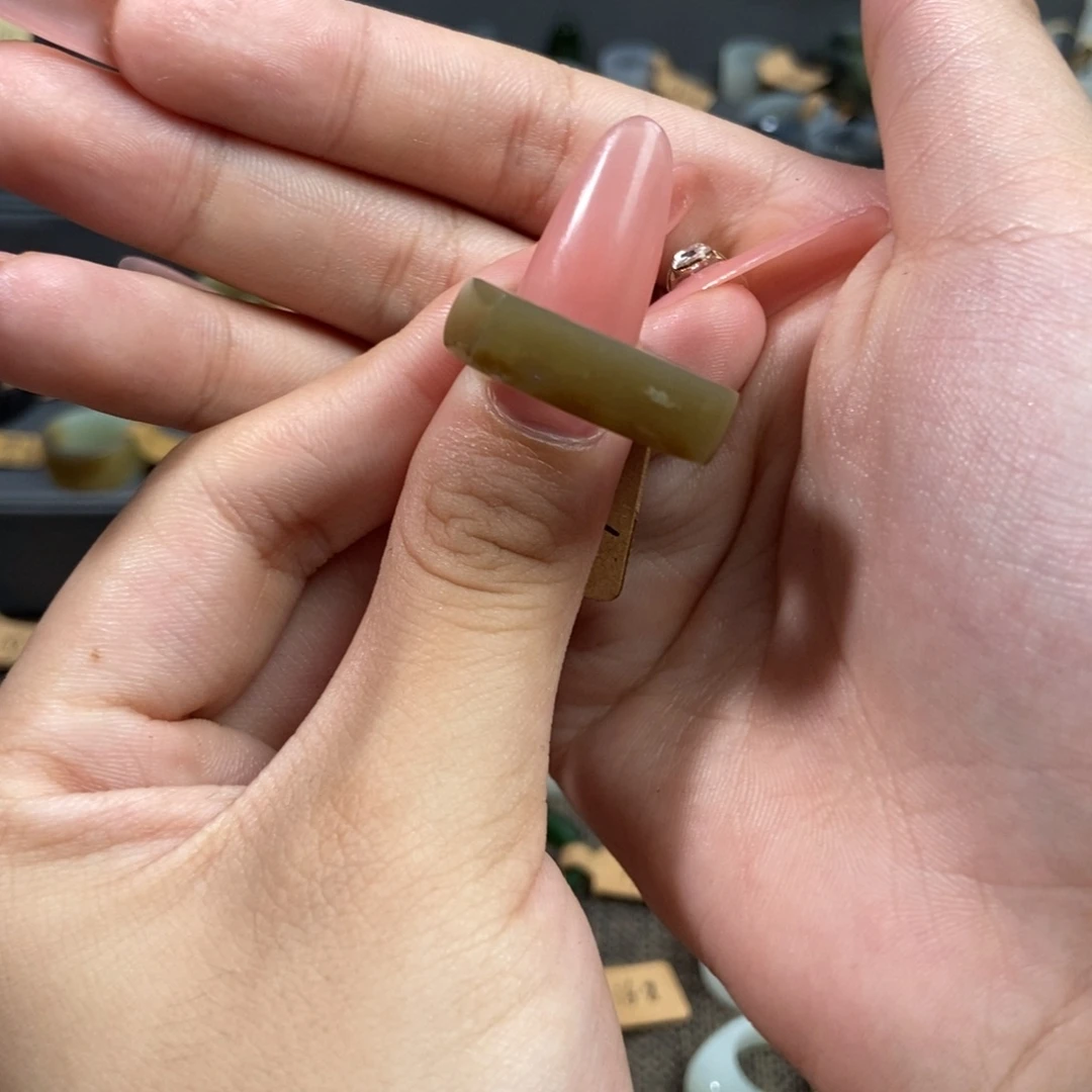 未镶嵌戒指和田玉（糖玉）