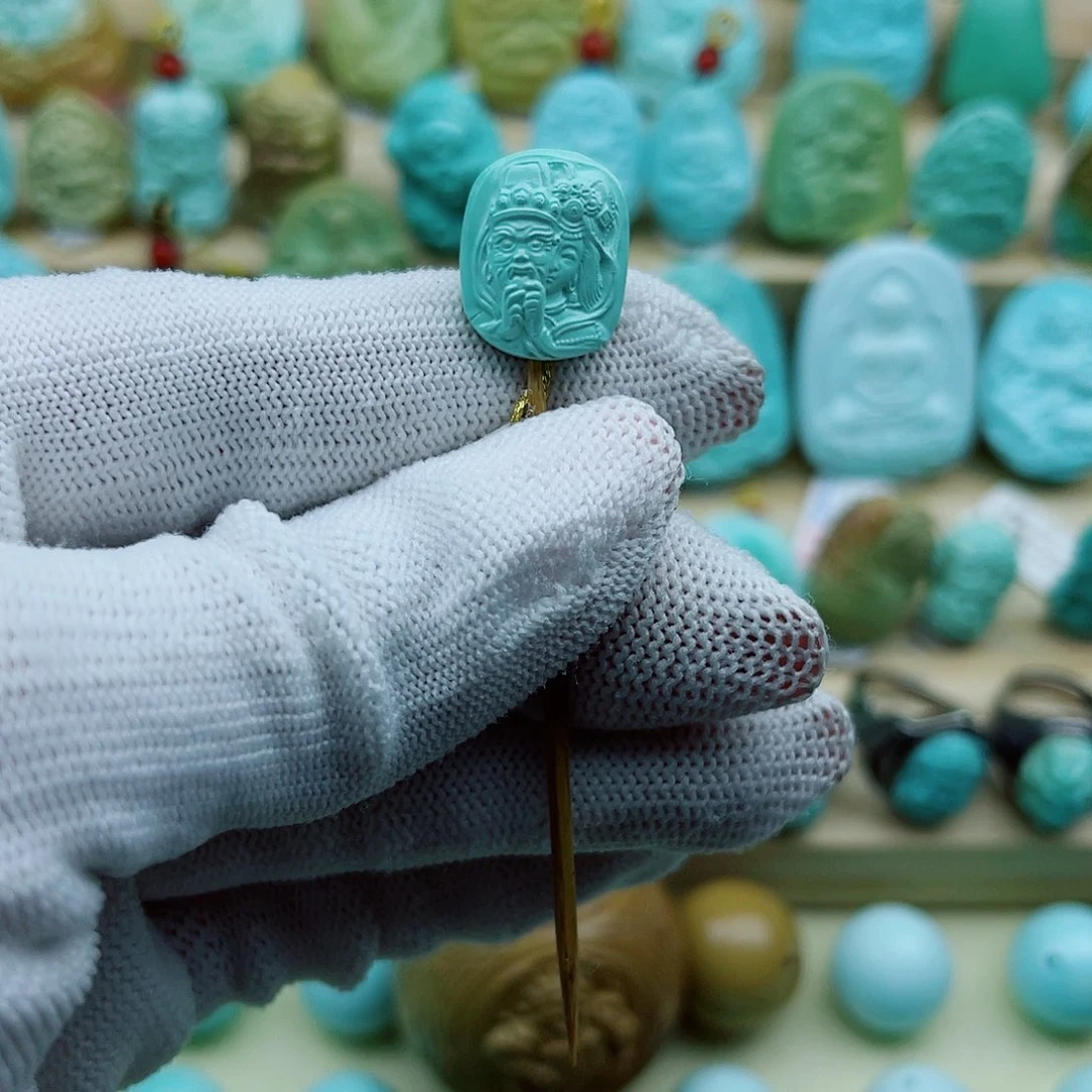 绿松石未镶嵌珠宝奇石