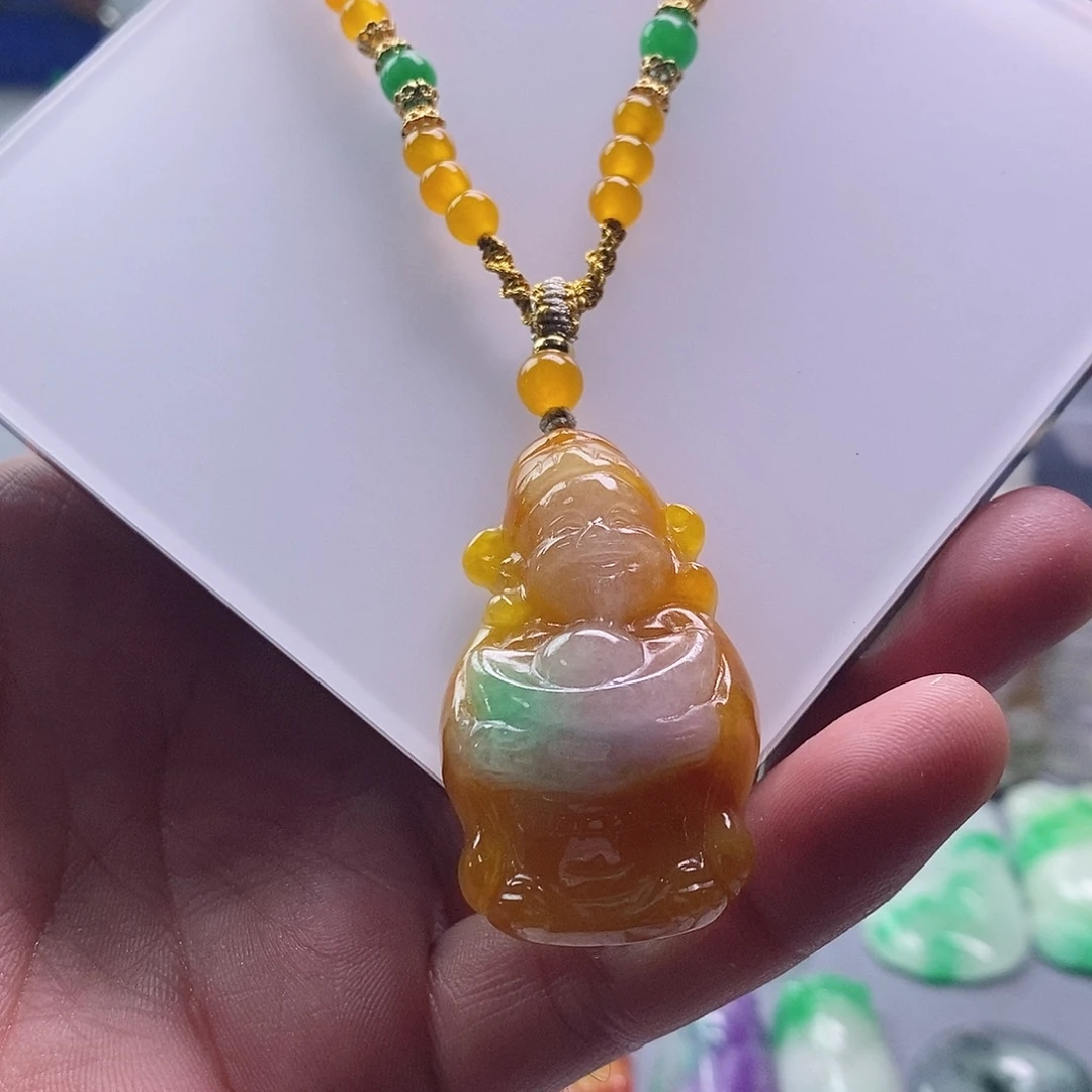 翡翠未镶嵌颈饰翡翠未镶嵌颈饰（赠链）