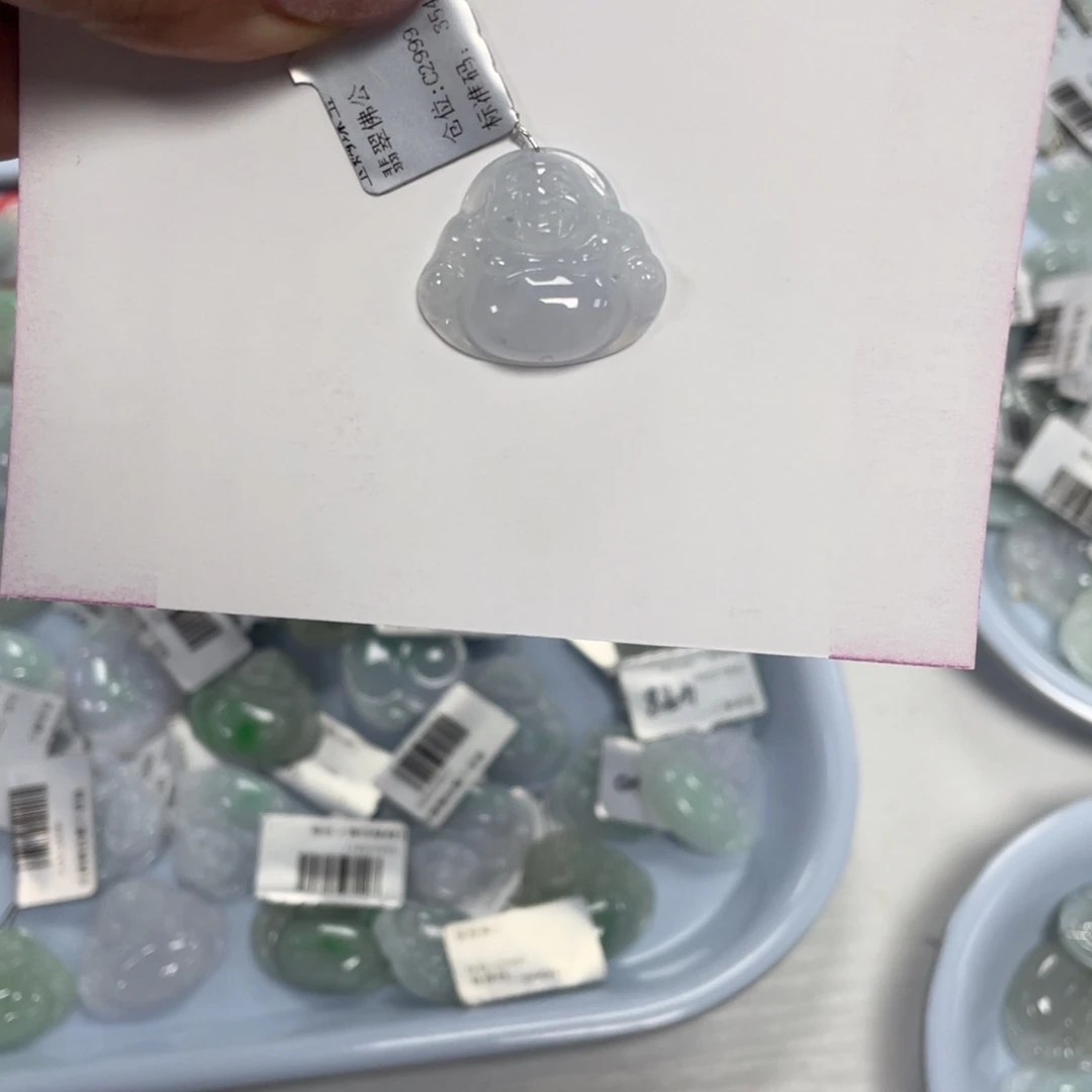 翡翠颈饰未镶嵌佛公