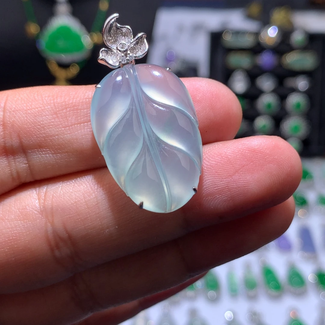 翡翠18K金镶嵌吊坠(赠链)