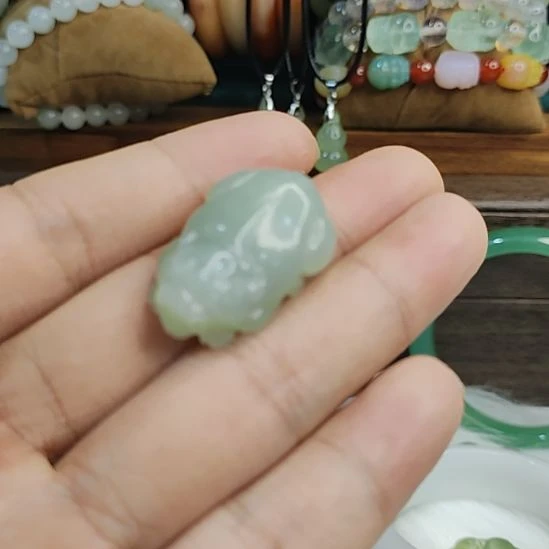 吊坠(赠链)未镶嵌和田玉（糖玉）