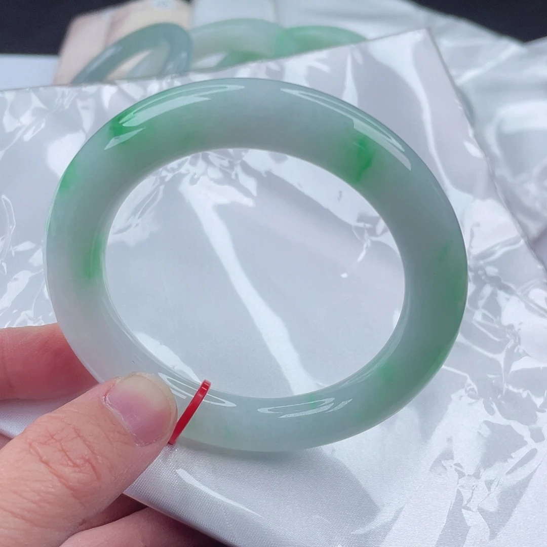 翡翠手镯未镶嵌56圈口