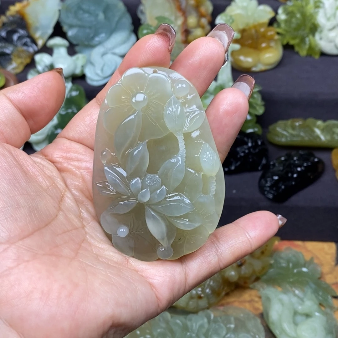 蛇纹石玉颈饰未镶嵌硬***糕