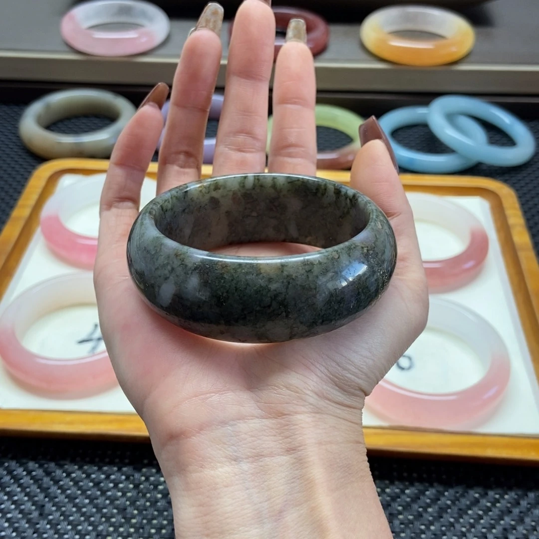 未镶嵌手镯石英岩玉