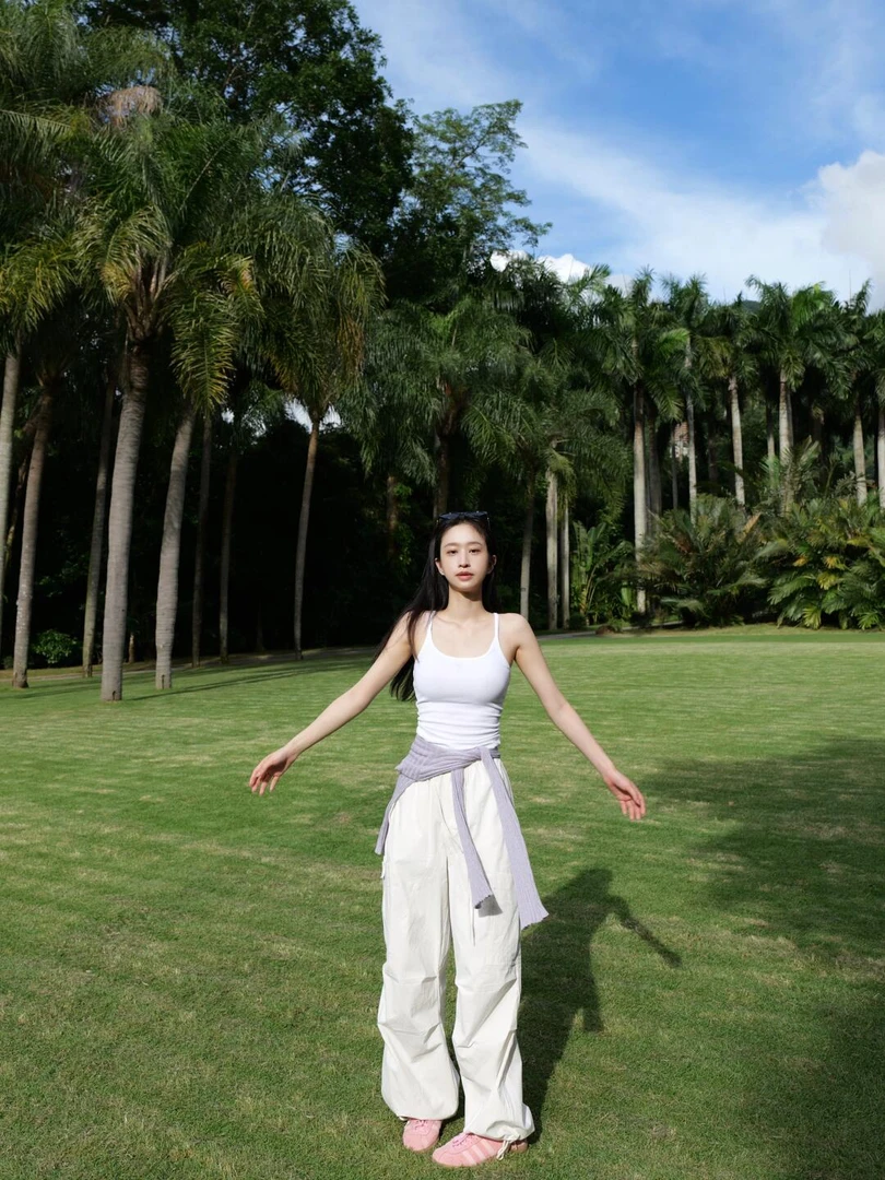 【自由呼吸】时尚韩系高级感清冷感白色吊带胸垫高腰休闲长款工装裤