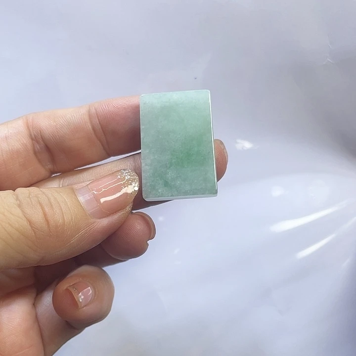 翡翠未镶嵌颈饰方无事牌