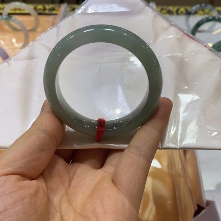 翡翠未镶嵌手镯50