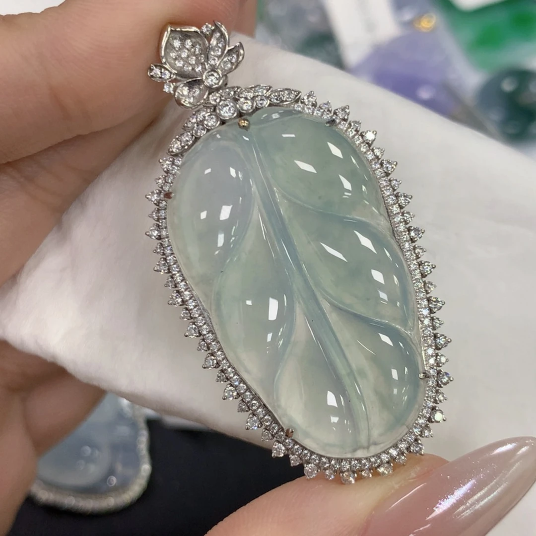 颈饰18K金镶嵌翡翠