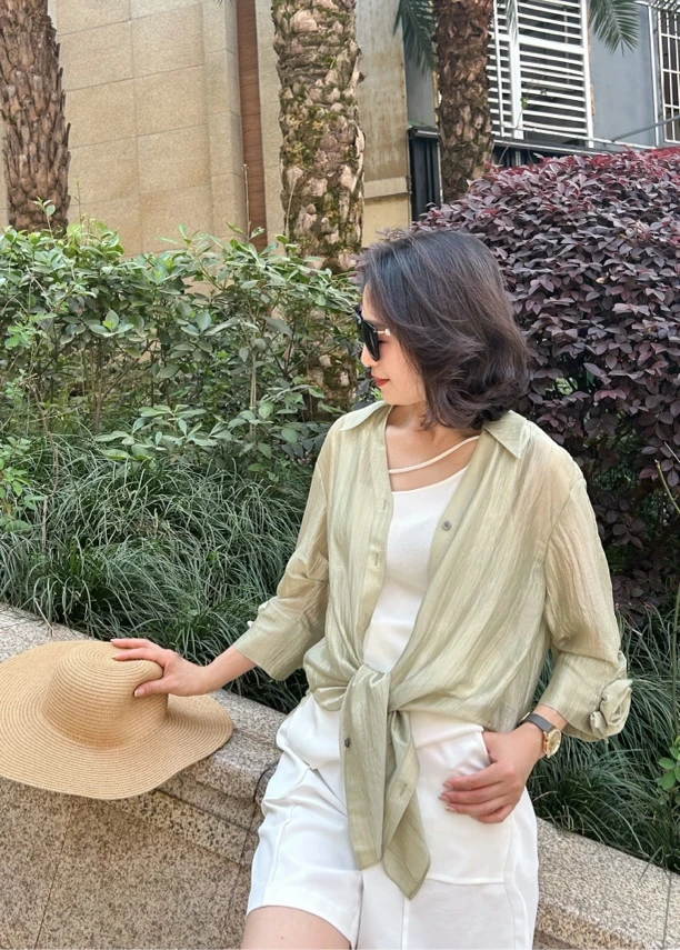 晨雾绿宽松防晒上衣衬衫