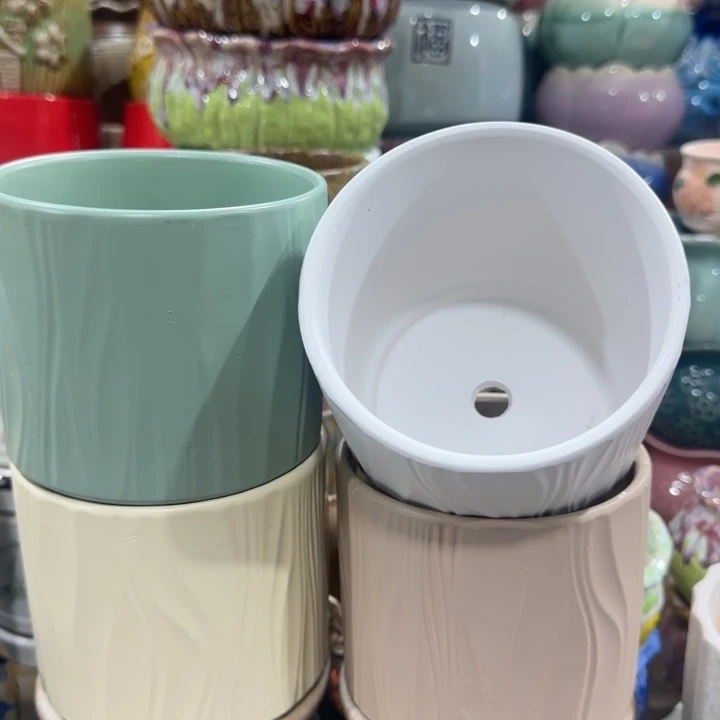 凑9块包邮，有孔，陶瓷花盆