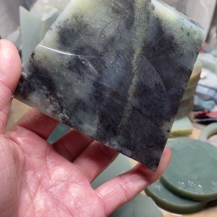 独山玉未镶嵌手镯加工定制