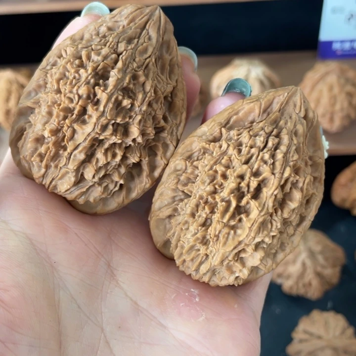 树脂制品健***身秦岭老王核桃鸡心王