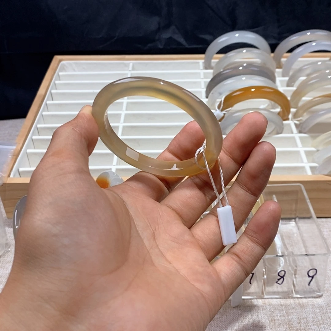 尘***木玛瑙/玉髓手镯未镶嵌