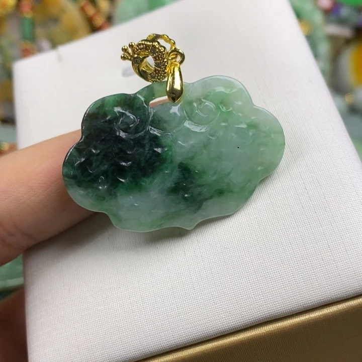 翡翠未镶嵌吊坠(赠链)