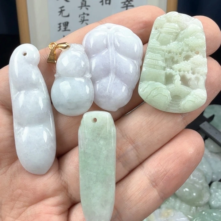 翡翠挂件未镶嵌翡翠