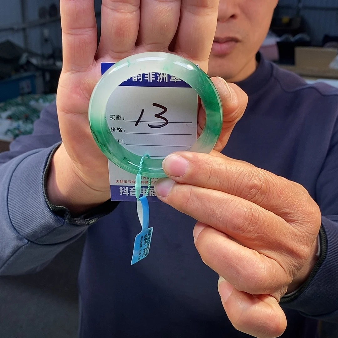 石英质玉（非洲翠）未镶嵌手镯