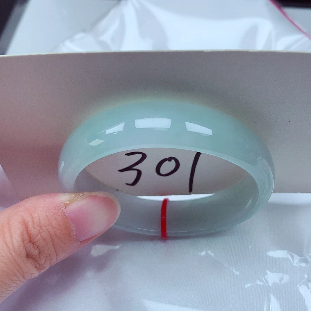 翡翠未镶嵌手镯（贵妃镯）翡翠