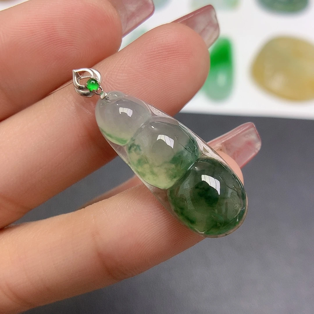 翡翠颈饰18K金镶嵌福豆