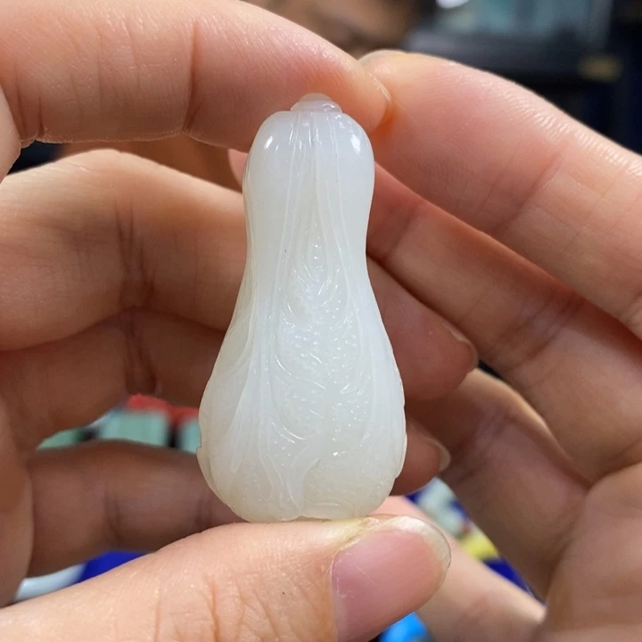 水***方和田玉未镶嵌颈饰