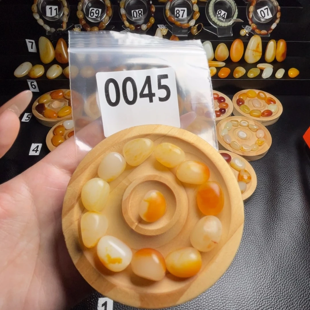 羽***扬未镶嵌手串和田玉
