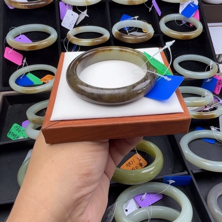 未镶嵌手镯和田玉七月