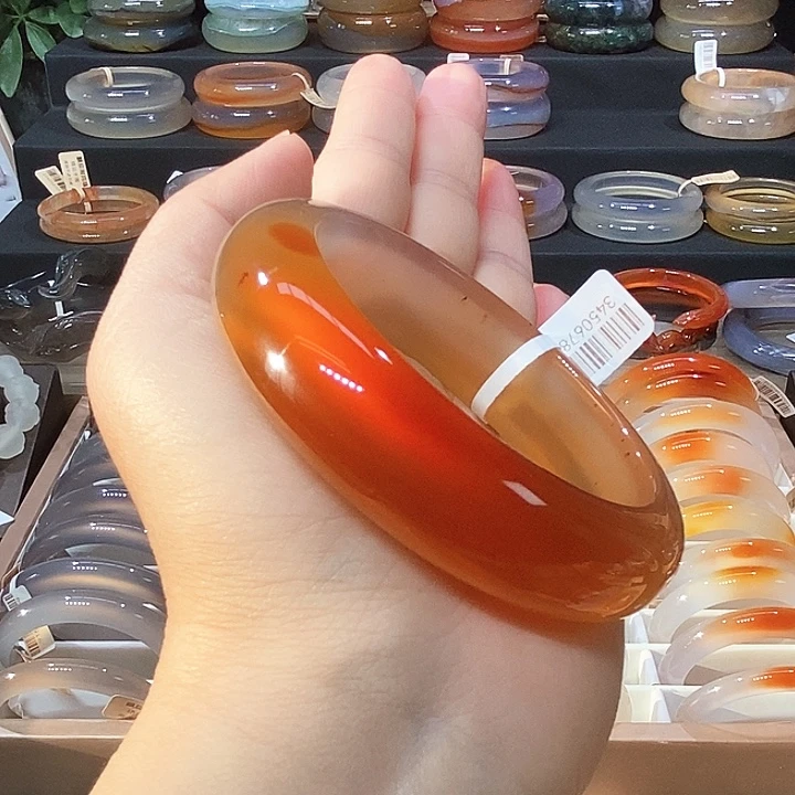 大***吉玛瑙/玉髓未镶嵌手镯